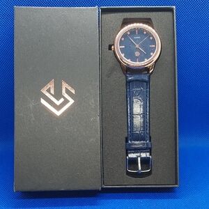 Rose Gold quartz movement men’s watch blue band with new battery in box nwot